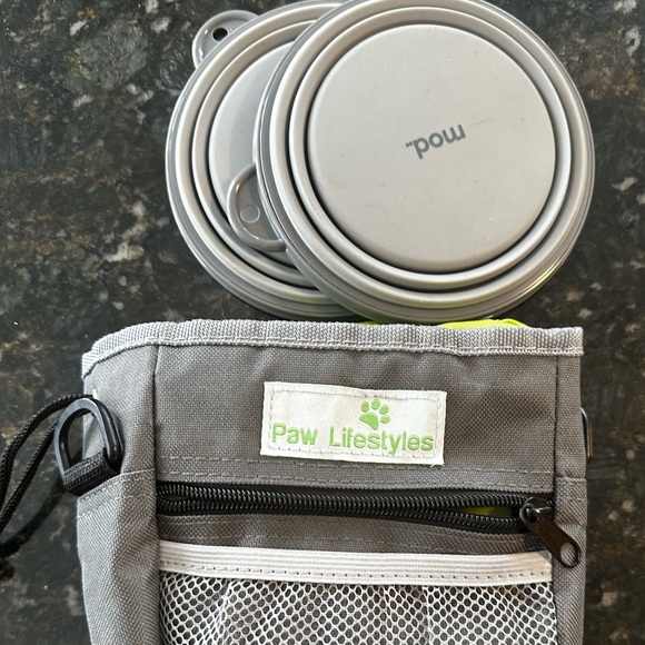 Puppy Training Pouch with fold up water bowls. - Picture 1 of 9